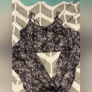 Snake print workout outfit